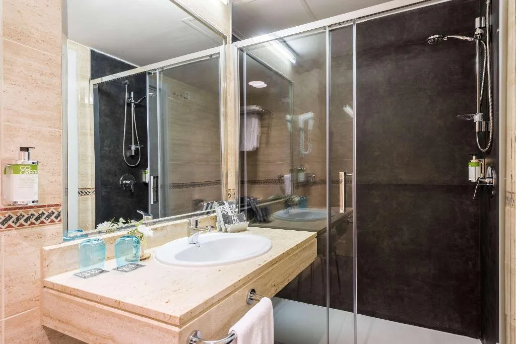 Room, Guadalajara Conference Center Affiliated By Melia, Madrid