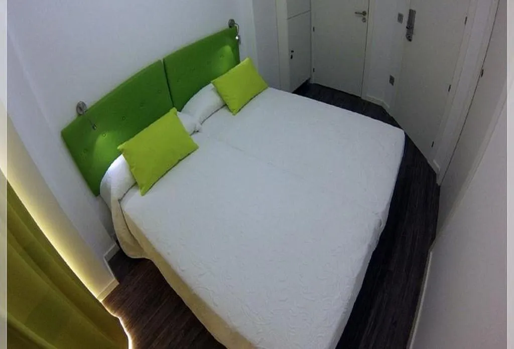 QUADRUPLE BUNK BED WITH SHARED BATHROOM Room, Chameleon Hostel Alicante, Costa Blanca