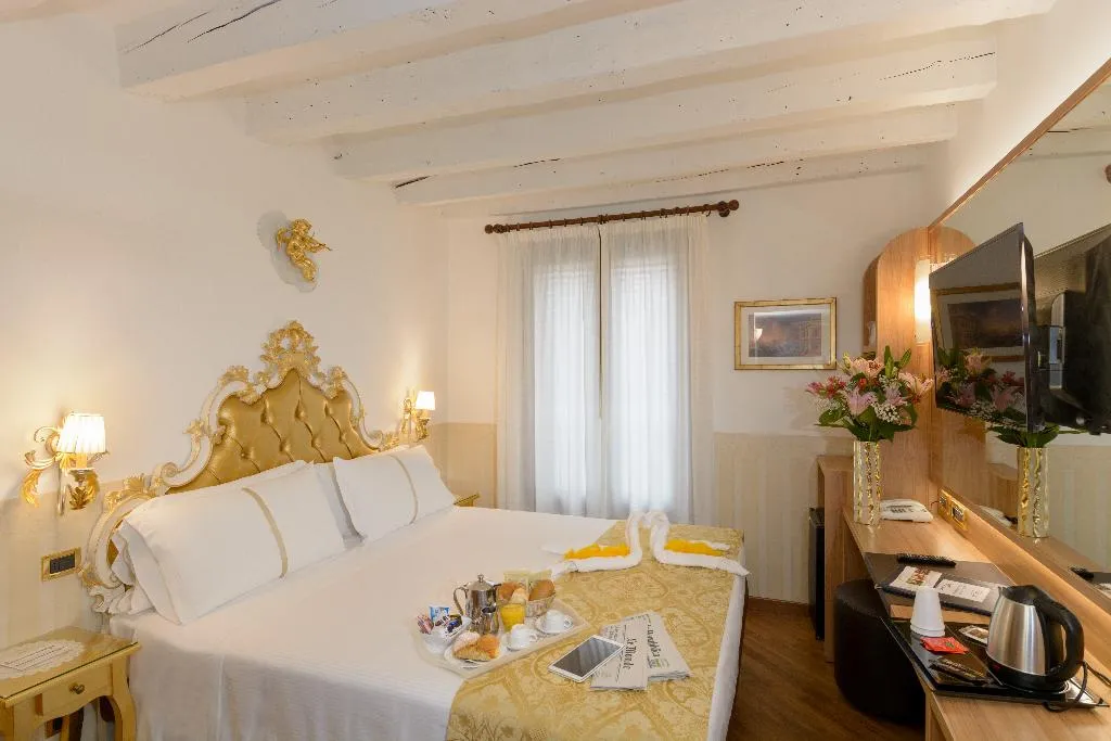 Double or Twin SUPERIOR Room, UNA HOTELS Ala Venezia - Adults +16, Venice