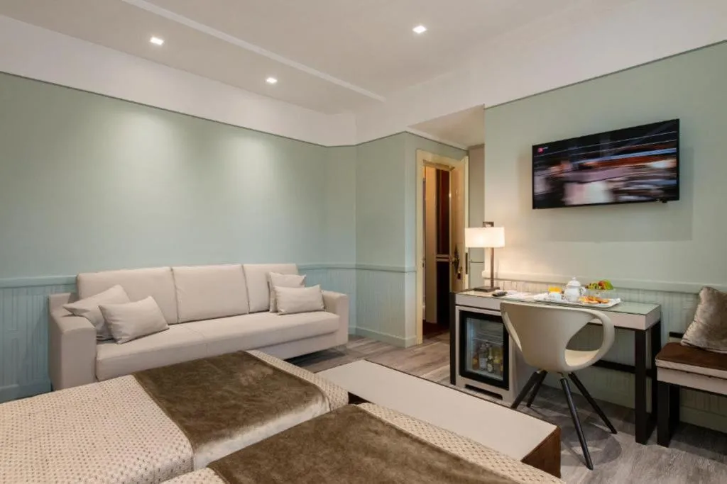 TRIPLE SUPERIOR Room, Atlante Star, Rome
