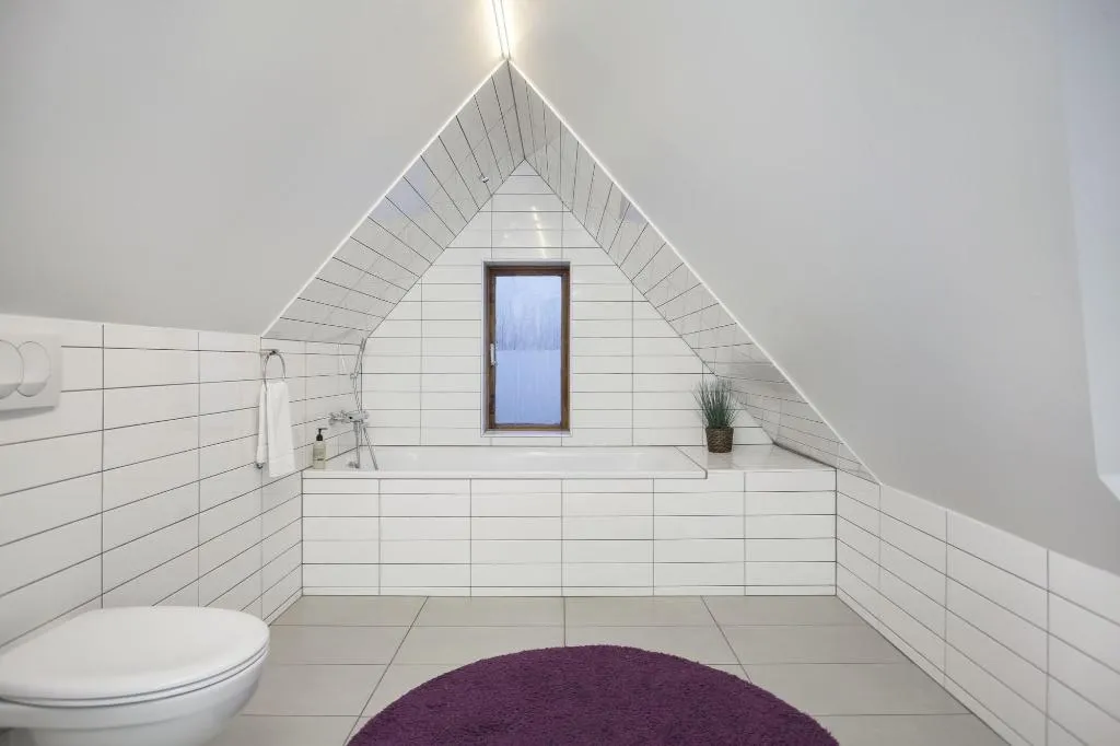 Room, Hilda, Reykjavik