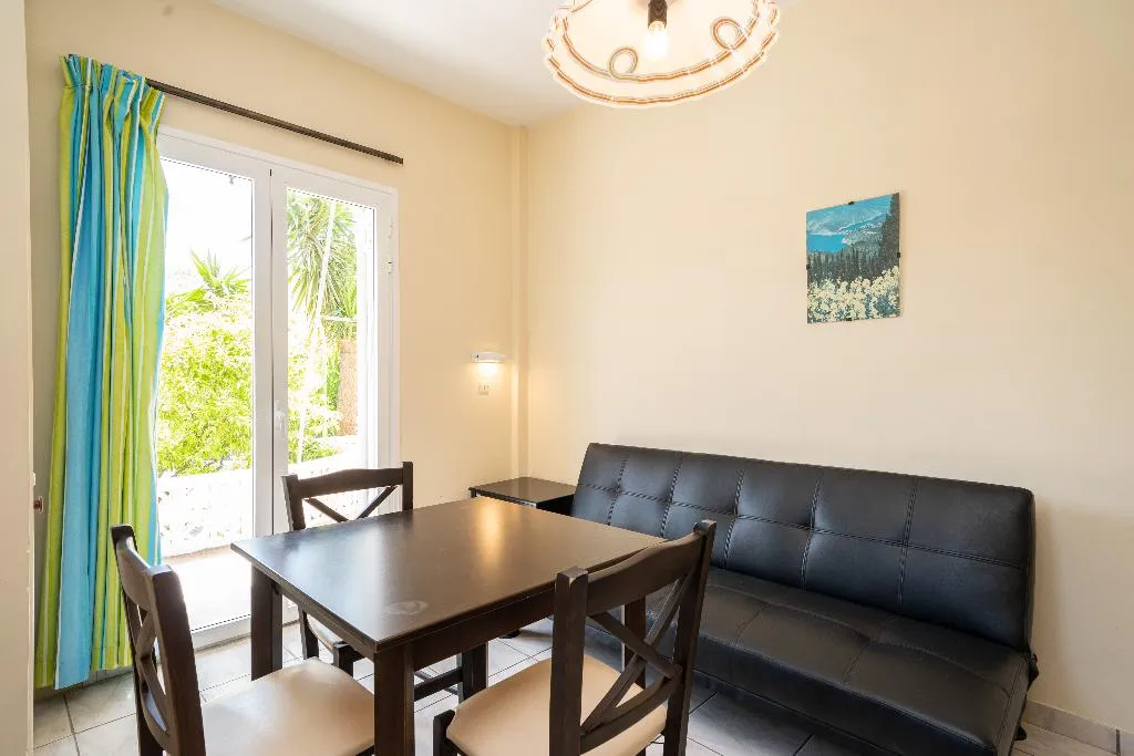 APARTMENT GARDEN VIEW ONE BEDROOM Room, Lorenzo House Apartments, Kefallinia