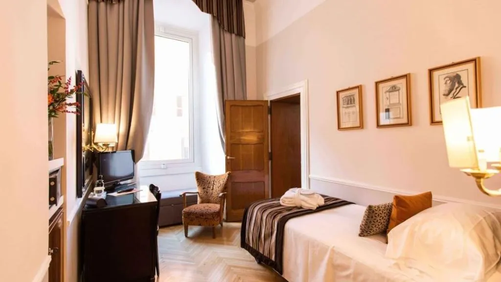 SINGLE CLASSIC Room, Bettoja Hotel Massimo d'Azeglio, Rome