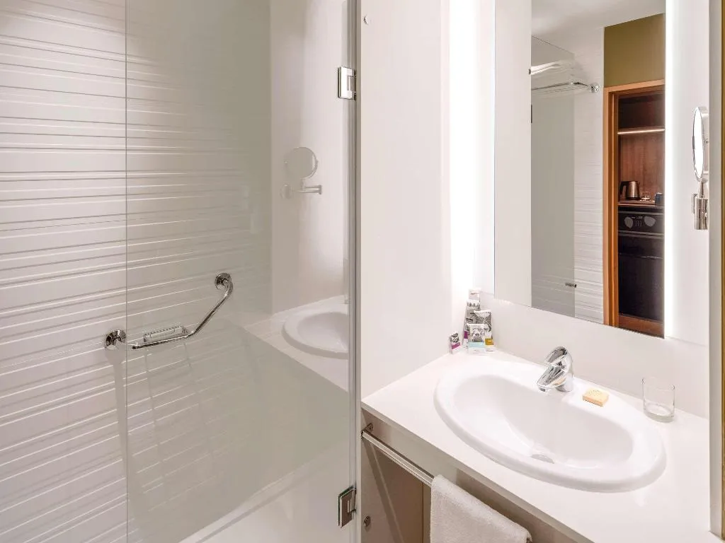 DOUBLE WITH DOUBLE BED Room, Mercure Porto Gaia, Porto
