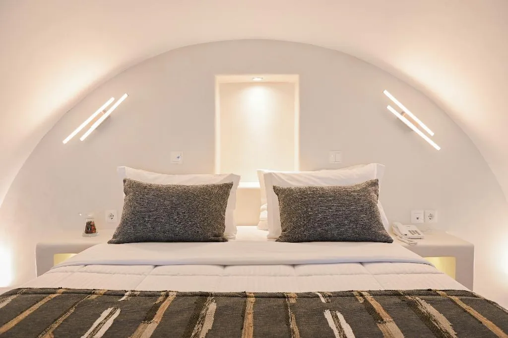 QUADRUPLE STANDARD Room, Amerisa Suites, Santorini