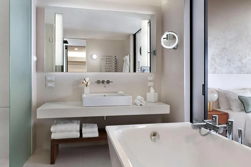 JUNIOR SUITE GARDEN VIEW KING BED Room, JW Venice, Venice