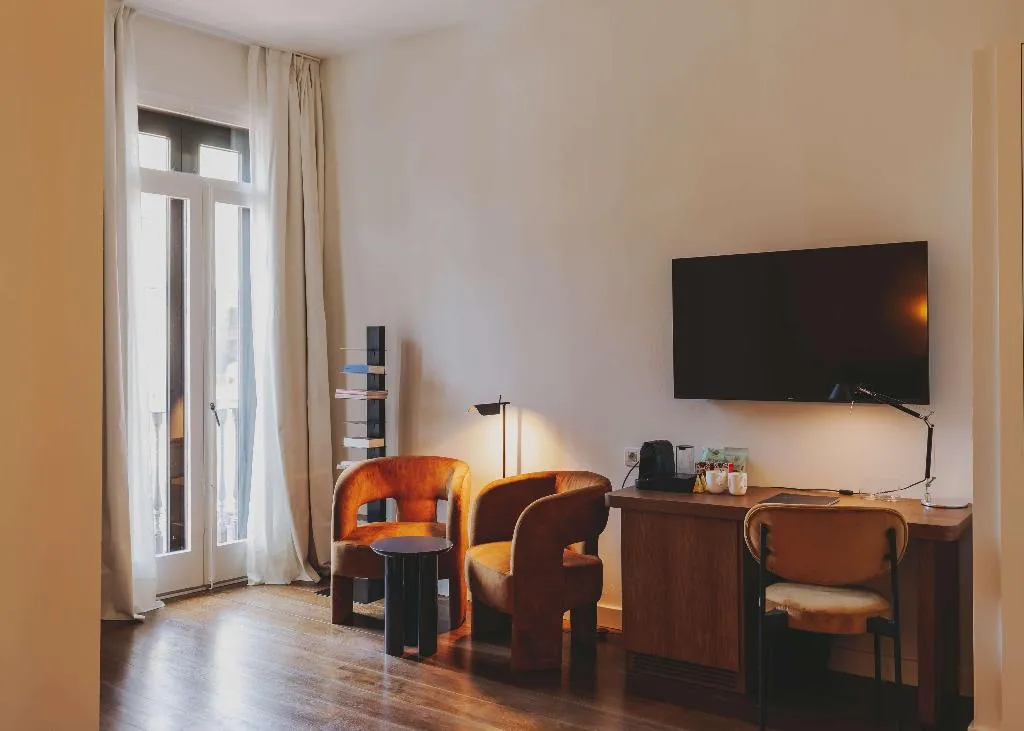 Room, Regina, Barcelona