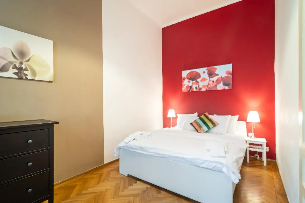 APARTMENT TWO BEDROOMS ONE BATHROOM Room, Royal Road Residence, Prague
