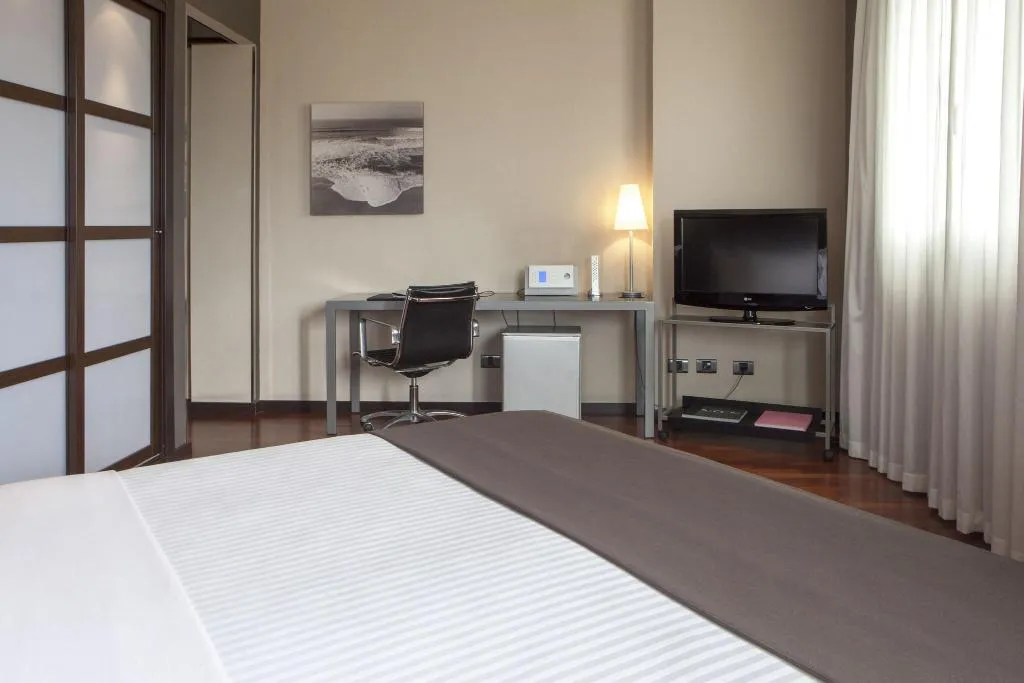 DOUBLE QUEEN SIZE BED Room, AC Valencia, Valencia