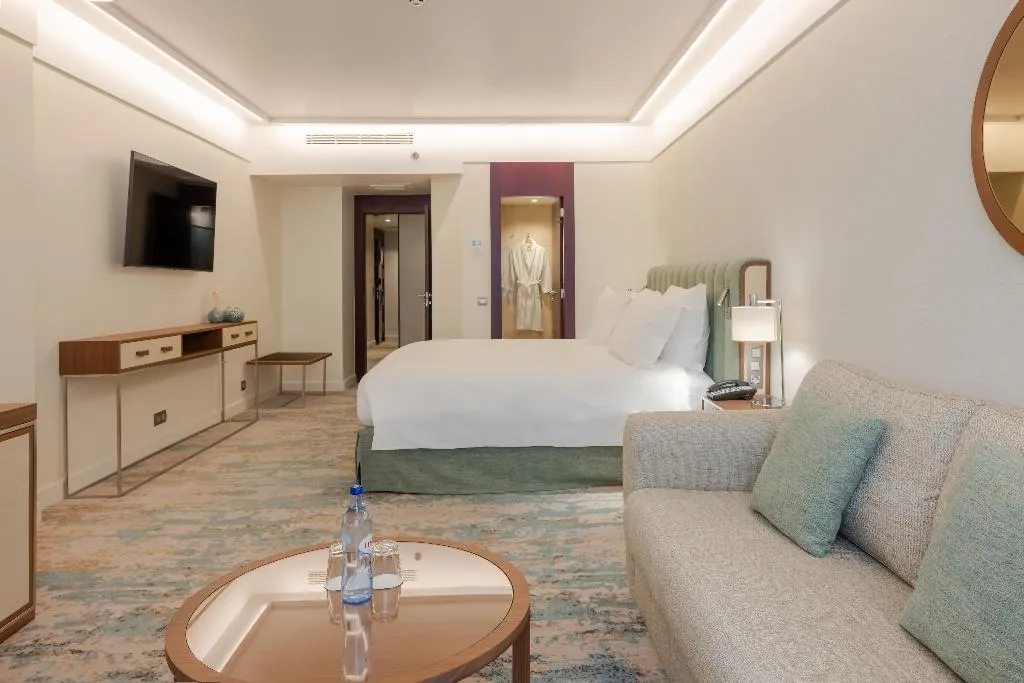 JUNIOR SUITE KING SIZE BED Room, Crowne Plaza Porto, Porto