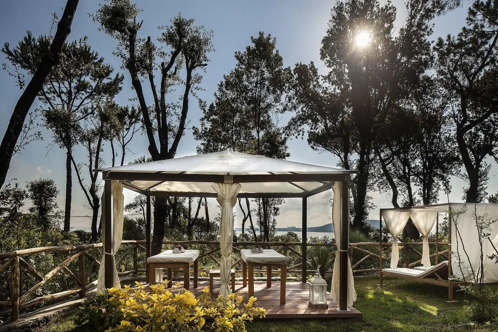 Terrace, Excelsior Belvedere Hotel & Spa, Naples