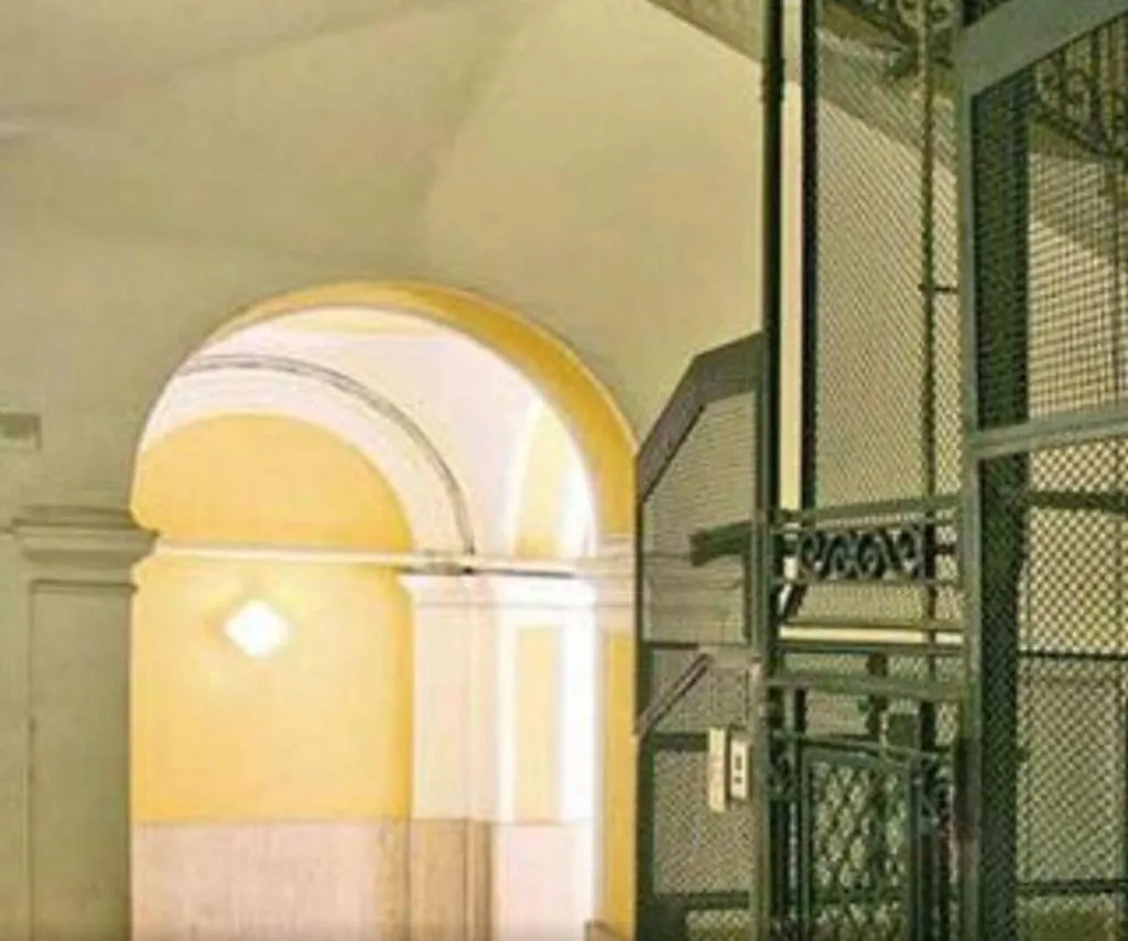 Lobby, California, Rome