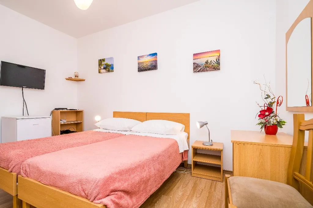 DOUBLE GARDEN VIEW Room, Guest House Villa Nina, Dubrovnik
