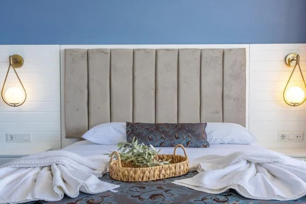 Room, Un Amor Hotel, Dalaman