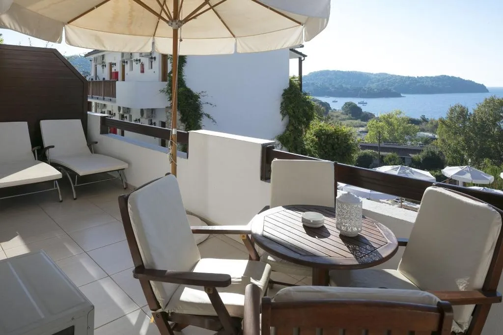 Room, Magic, Skiathos