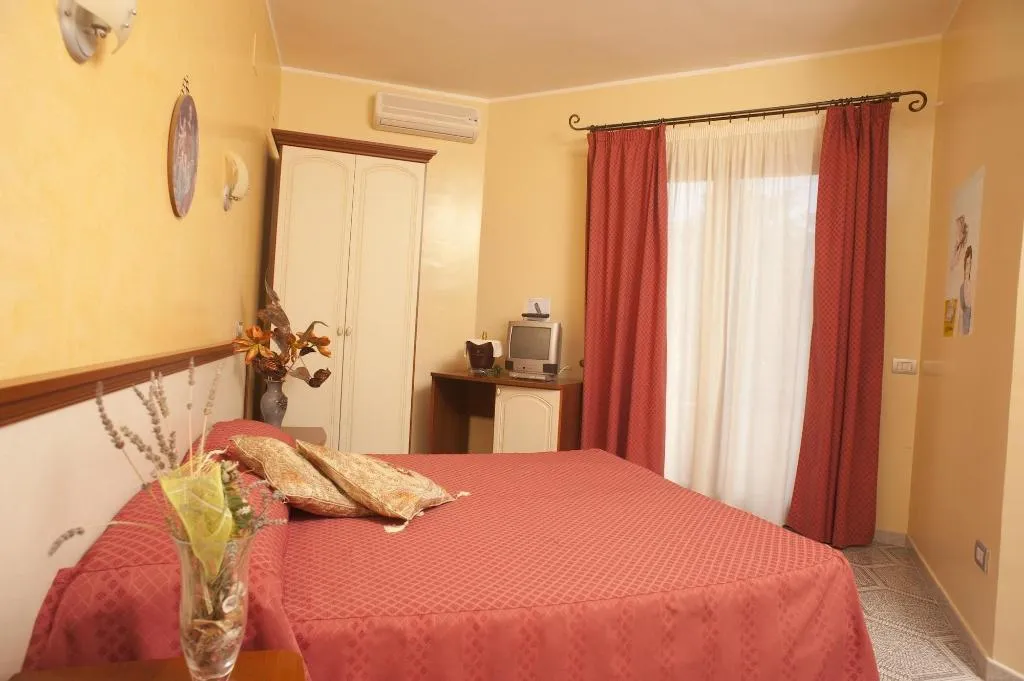 Room, Leon d'Oro, Catania