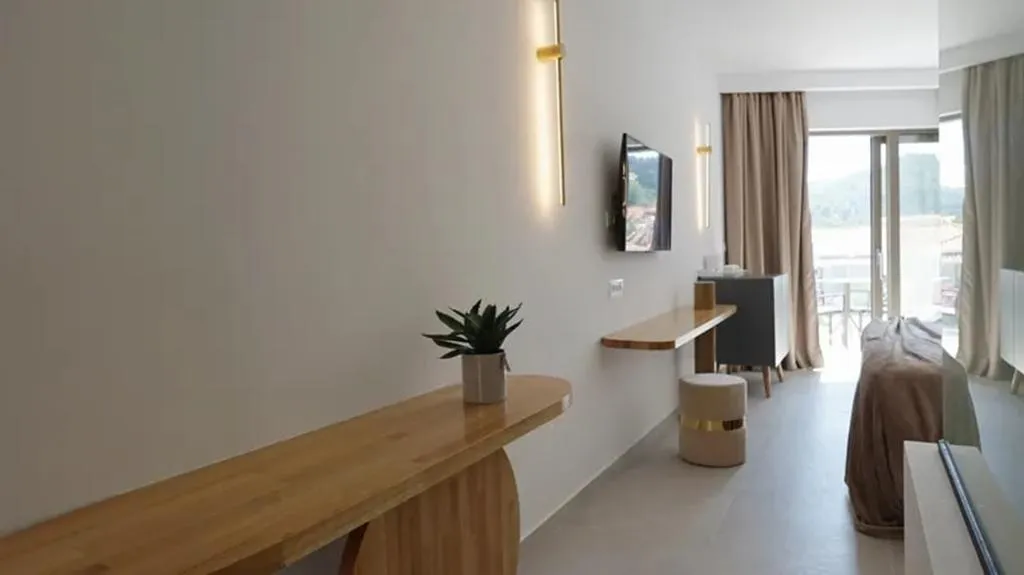 JUNIOR SUITE KING SIZE BED Room, Diana Palace Hotel Zakynthos, Zante