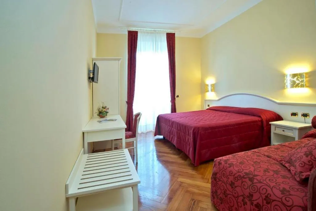 TRIPLE LAKE VIEW Room, Excelsior Splendide, Milan