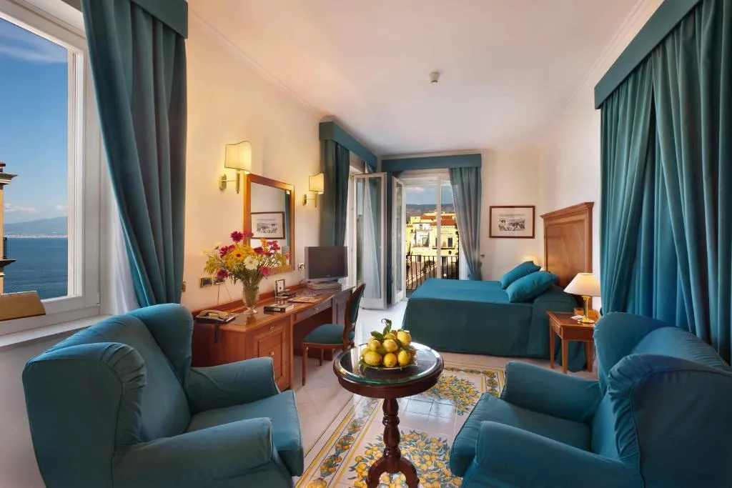 JUNIOR SUITE STANDARD Room, Continental, Naples