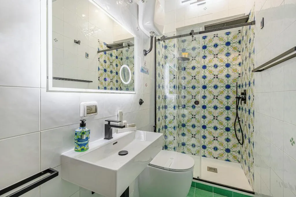 Room, Napolicentro Mare, Naples
