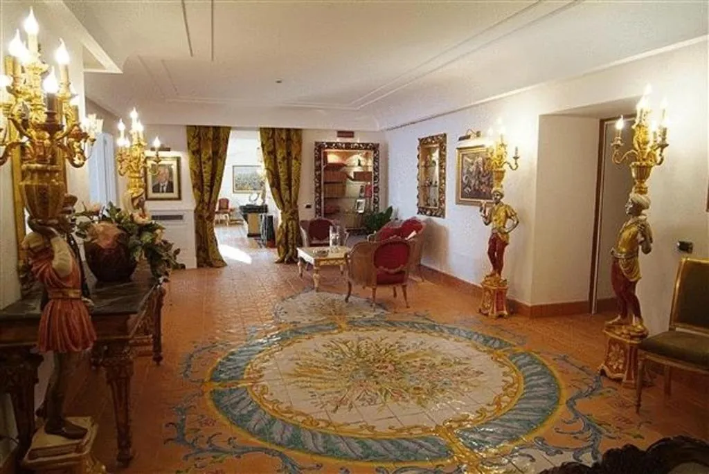 Lobby, Botanico San Lazzaro, Naples