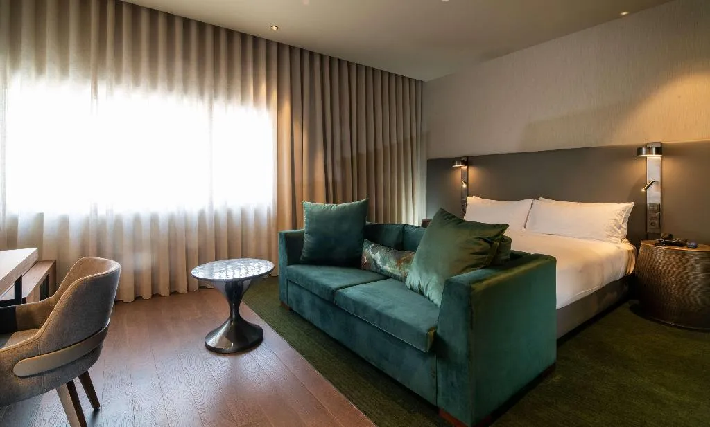 DOUBLE DELUXE RIVER VIEW Room, Hilton Porto Gaia, Porto