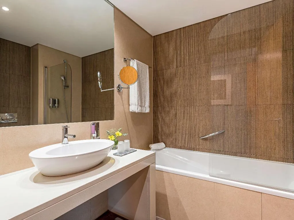 TWIN PREMIUM Room, Mercure Lisboa Almada Hotel, Lisbon