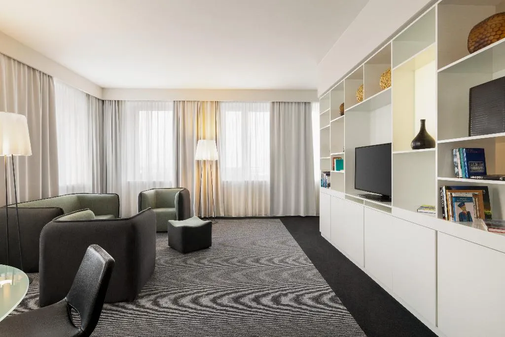 SUITE DELUXE Room, Vienna House by Wyndham Andel's Berlin, Berlin