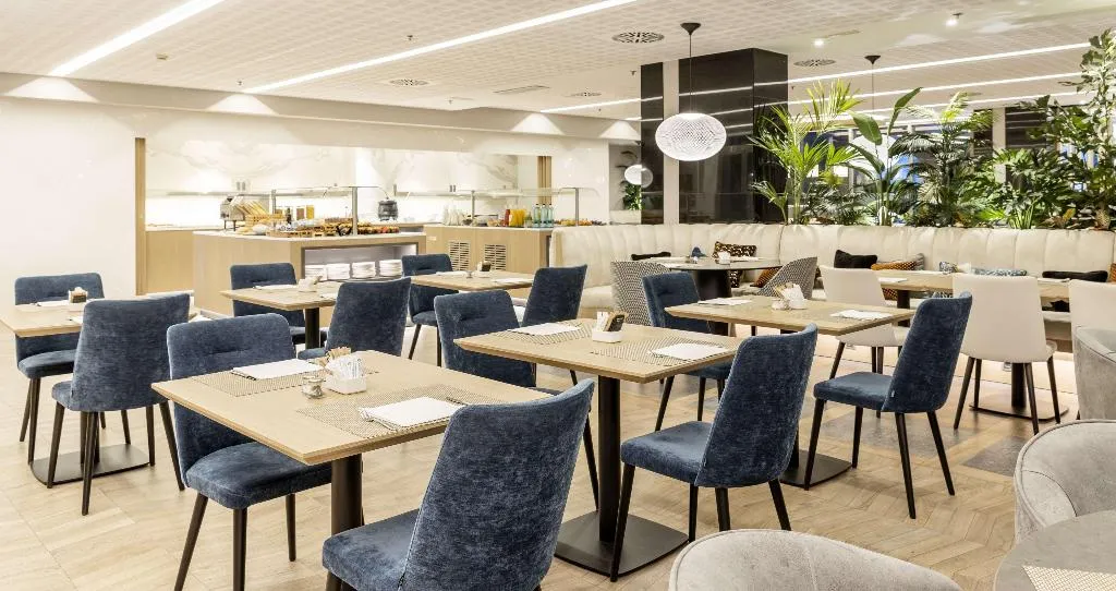 Restaurant, Ilunion Barcelona, Barcelona