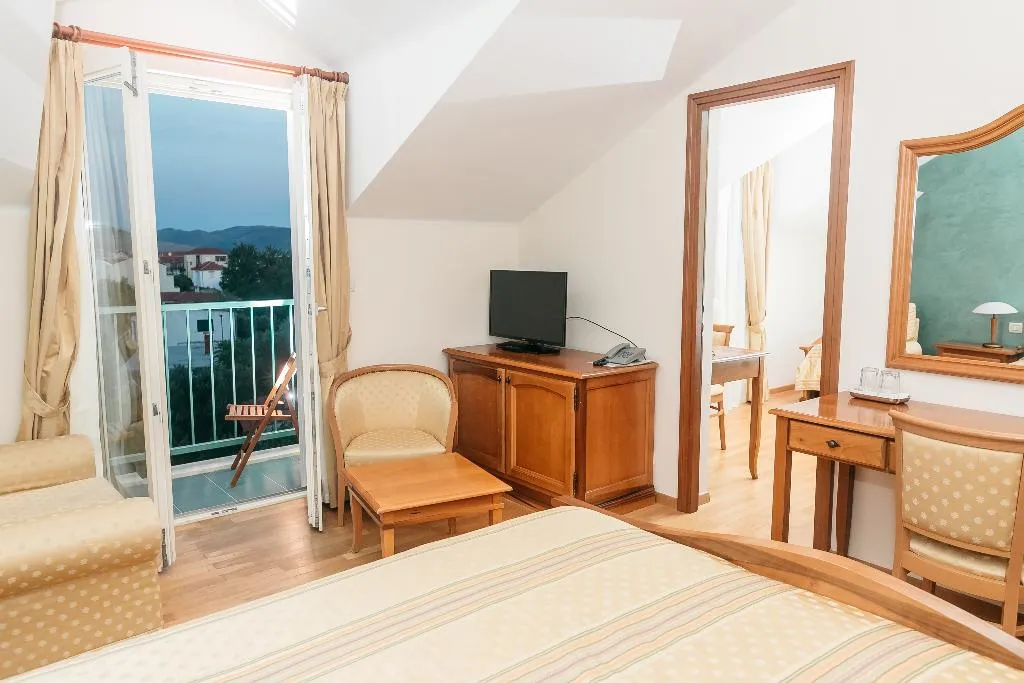 TRIPLE WITH BALCONY Room, Spongiola, Split