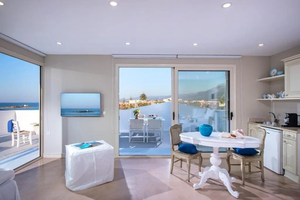 Room, Parthenis Palace, Crete