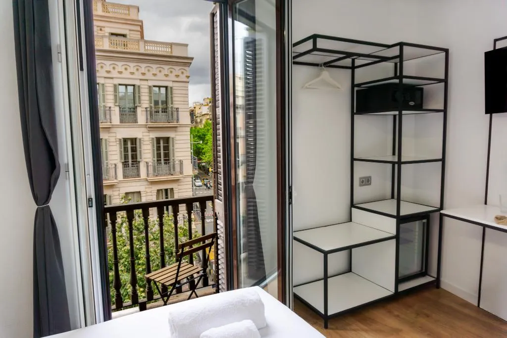 TWIN SUPERIOR WITH VIEWS Room, Fontanella Green House, Barcelona