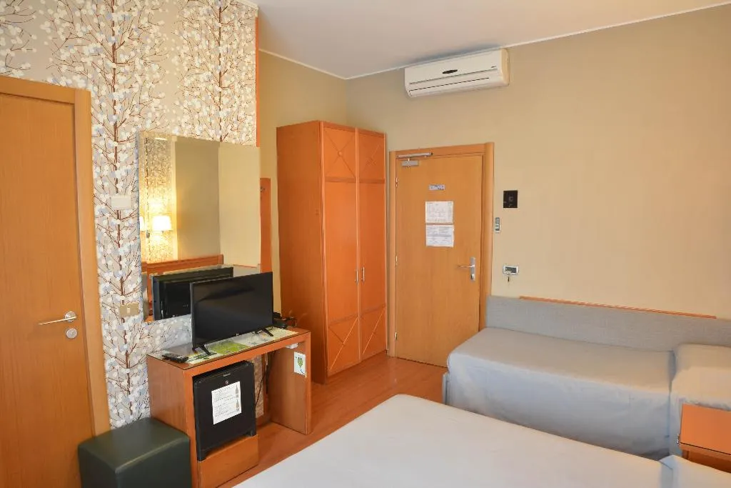 TRIPLE STANDARD Room, Eco Hotel Milano & Bioriso Restaurant, Milan