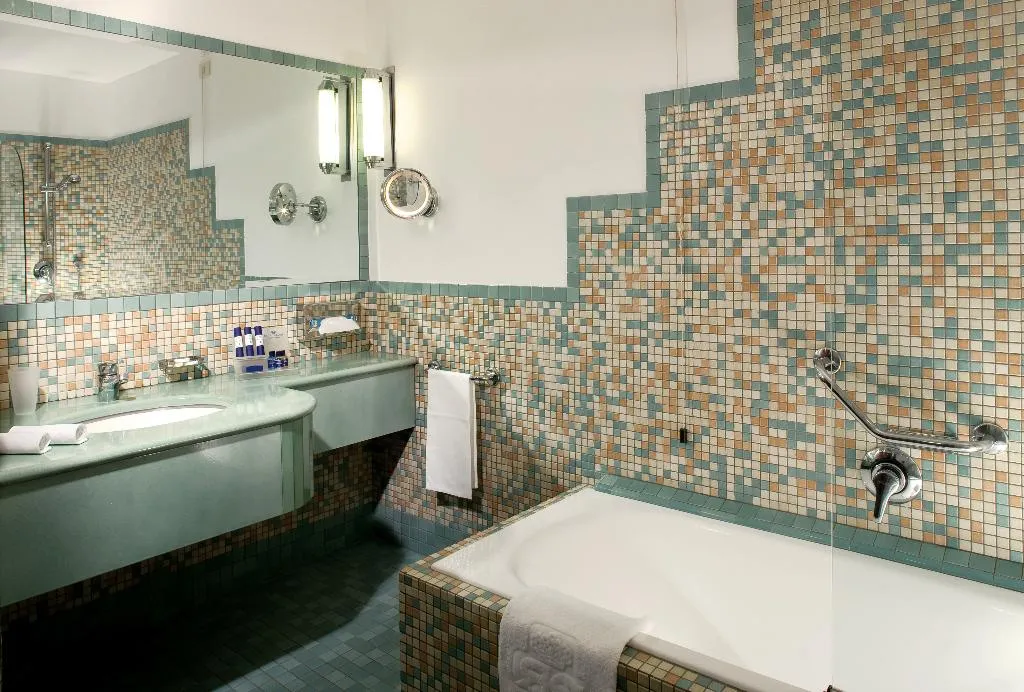 TRIPLE CLASSIC Room, Royal Continental, Naples