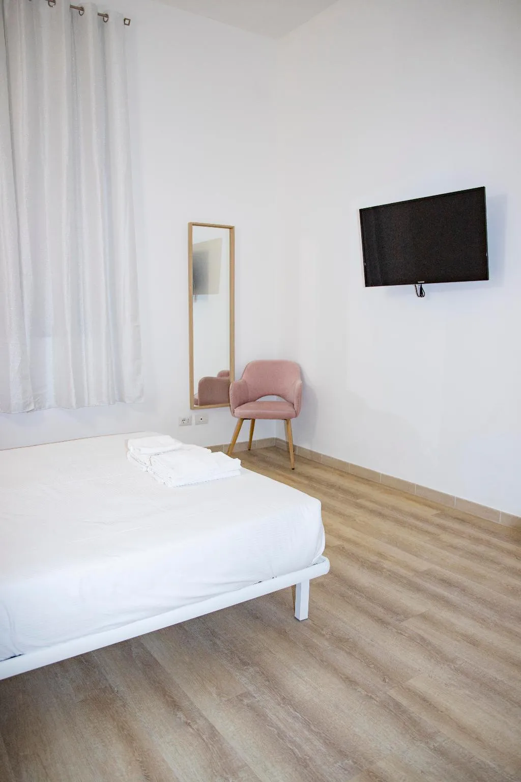 STUDIO CAPACITY 4 Room, Easy Apartment Navigli, Milan