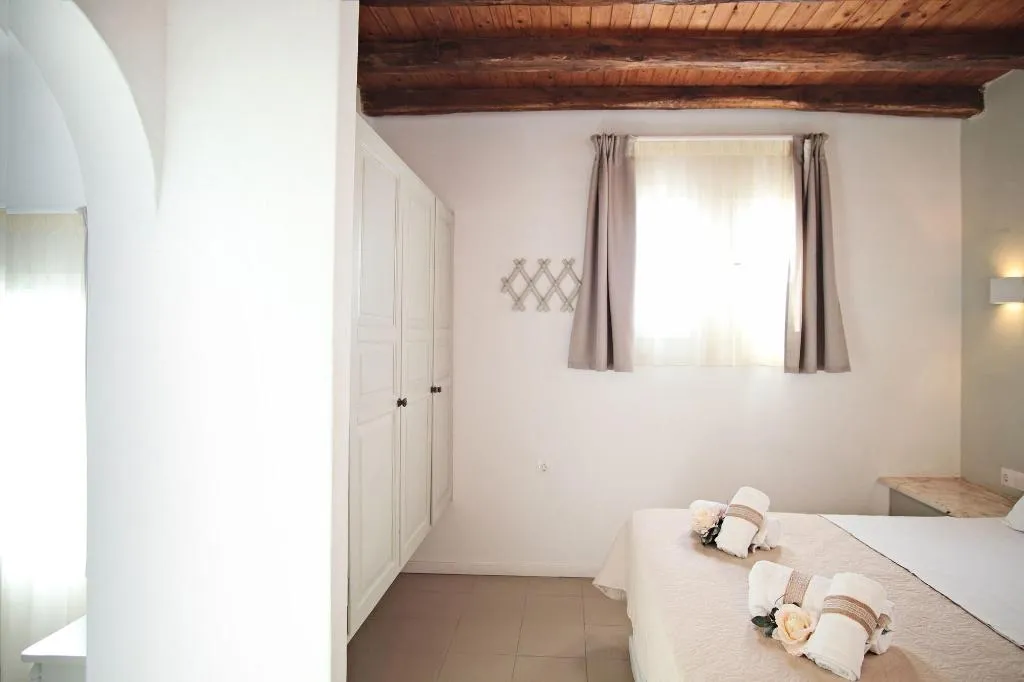 Room, Kritikakis Village Apartments, Santorini