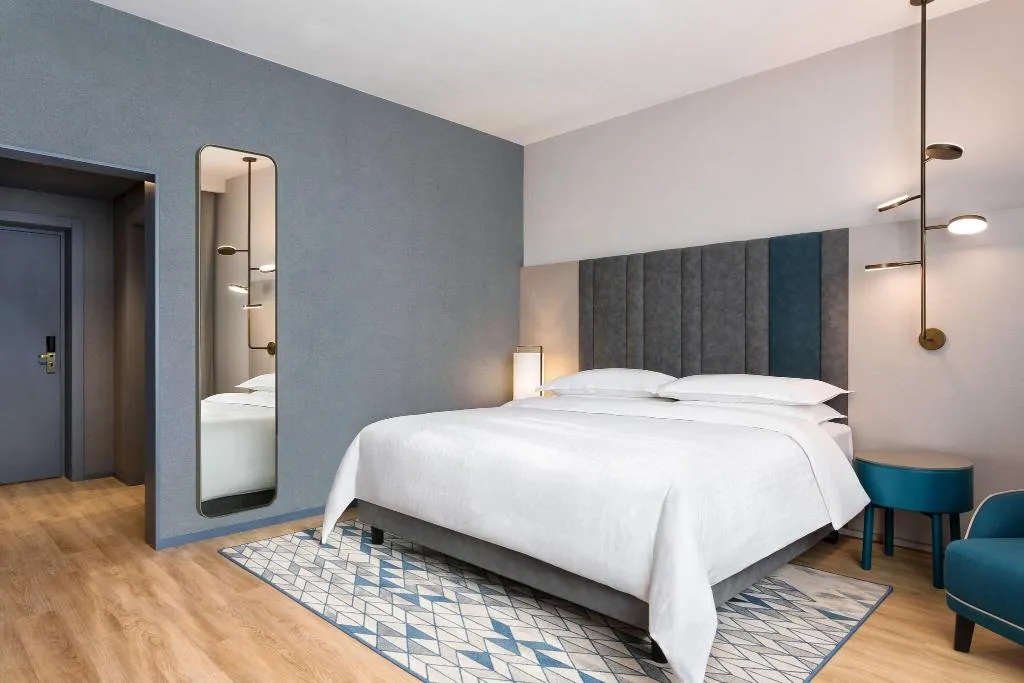 DOUBLE SUPERIOR KING BED Room, Sheraton Milan San Siro, Milan