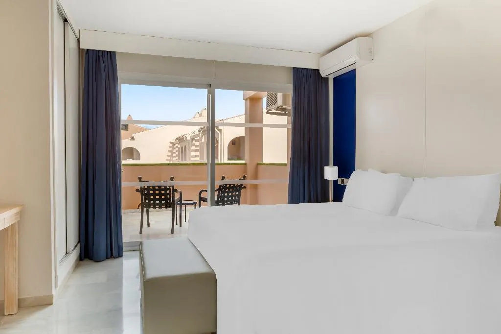 APARTMENT CAPACITY 6 TWO BEDROOMS Room, Los Amigos Beach Club, Costa Del Sol