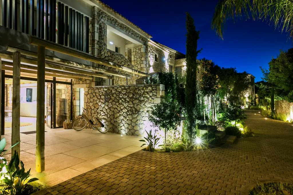 Lobby, F Zeen, Kefallinia