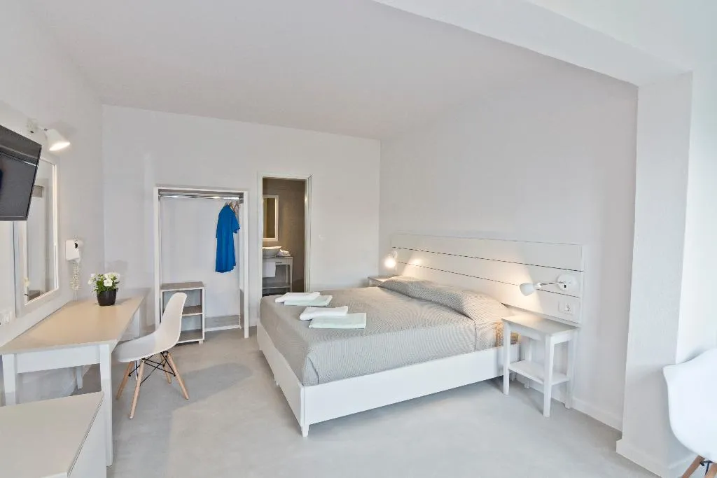 Double or Twin GARDEN VIEW Room, Gregory Peck Beach Break Apartments, Rhodes