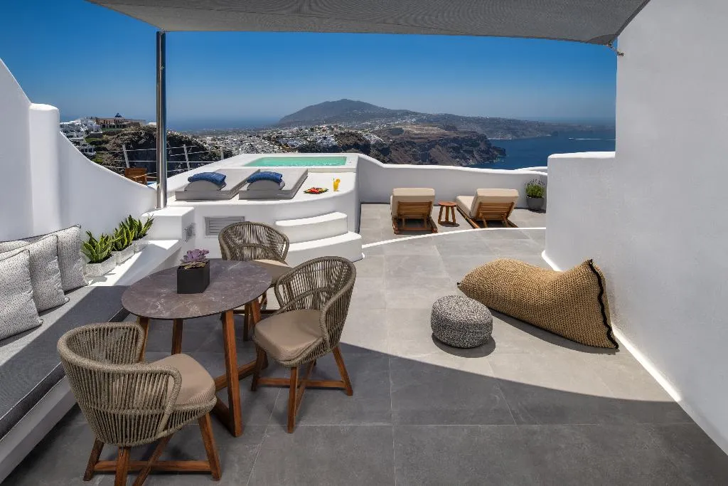 CAVE WITH JACUZZI Room, Eteoro Suites, Santorini