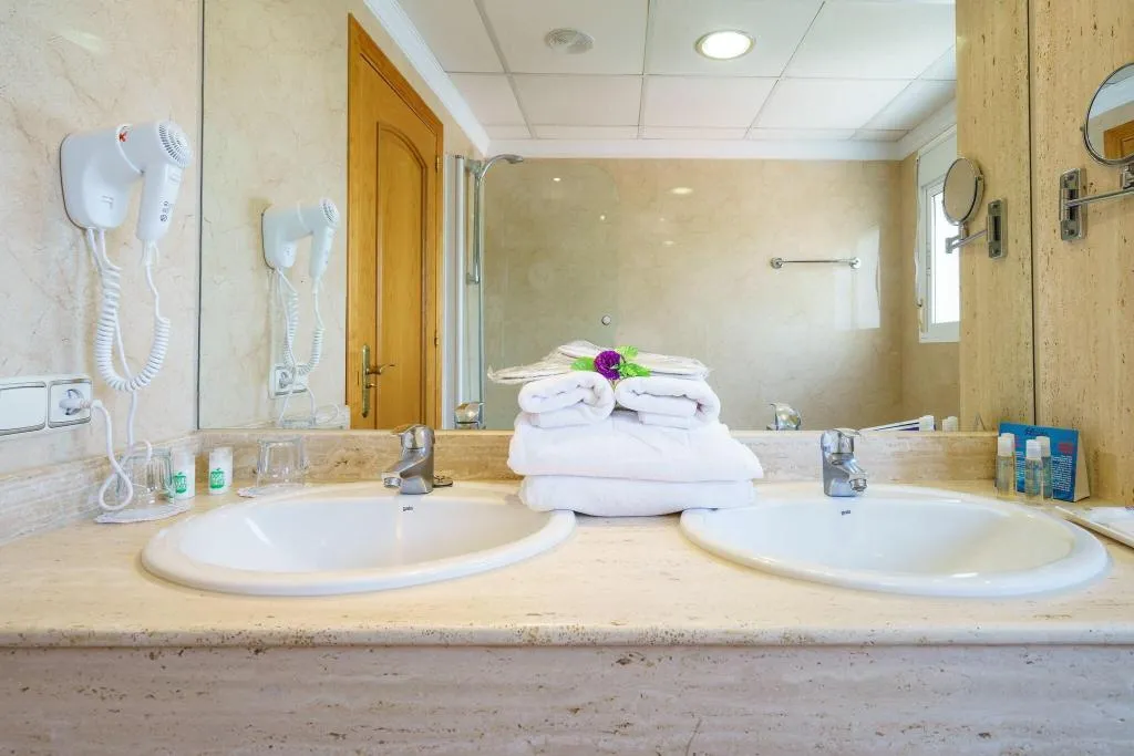 DOUBLE STANDARD Room, Isabel, Costa Del Sol