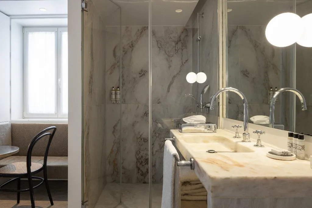 DOUBLE SUPERIOR Room, Lisboa Pessoa Hotel, Lisbon