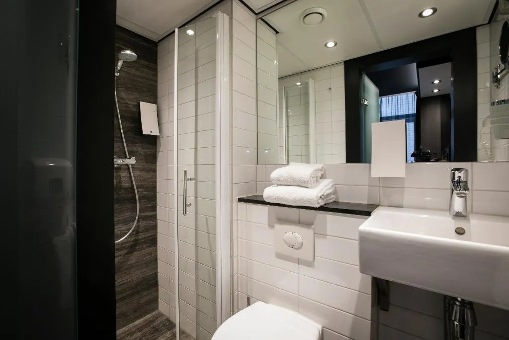 SINGLE COMFORT Room, Leonardo Eden Hotel Amsterdam City Center, Amsterdam