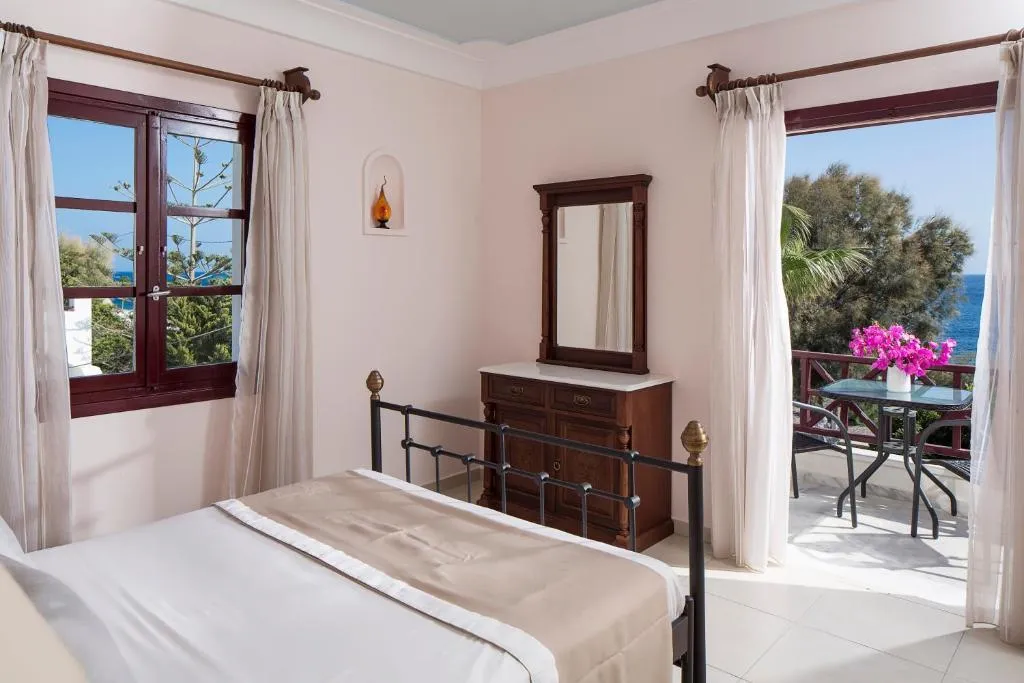 DOUBLE SUPERIOR Room, Veggera Hotel, Santorini