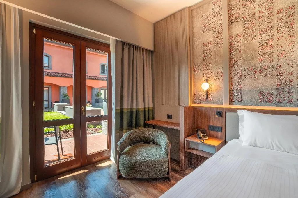 DOUBLE GUEST ROOM Room, Picciolo Etna Golf Resort & Spa, Curio Collection, Catania