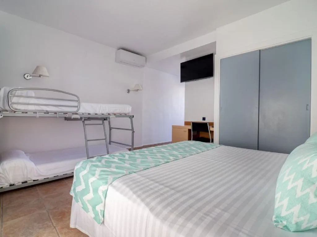 Room, Abril, Costa Blanca