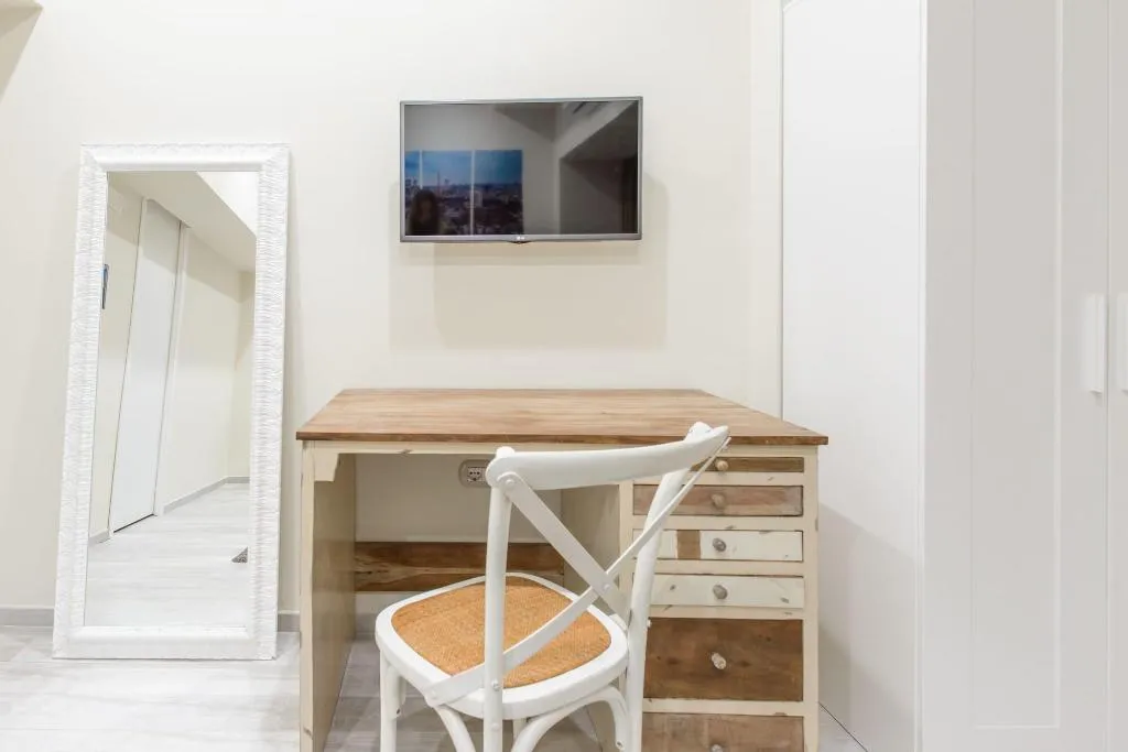 Room, Morra's Home, Naples