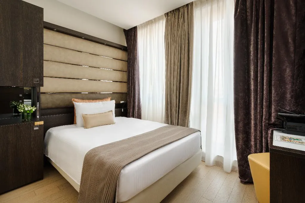 SINGLE DELUXE Room, The Square Milano Duomo, Milan
