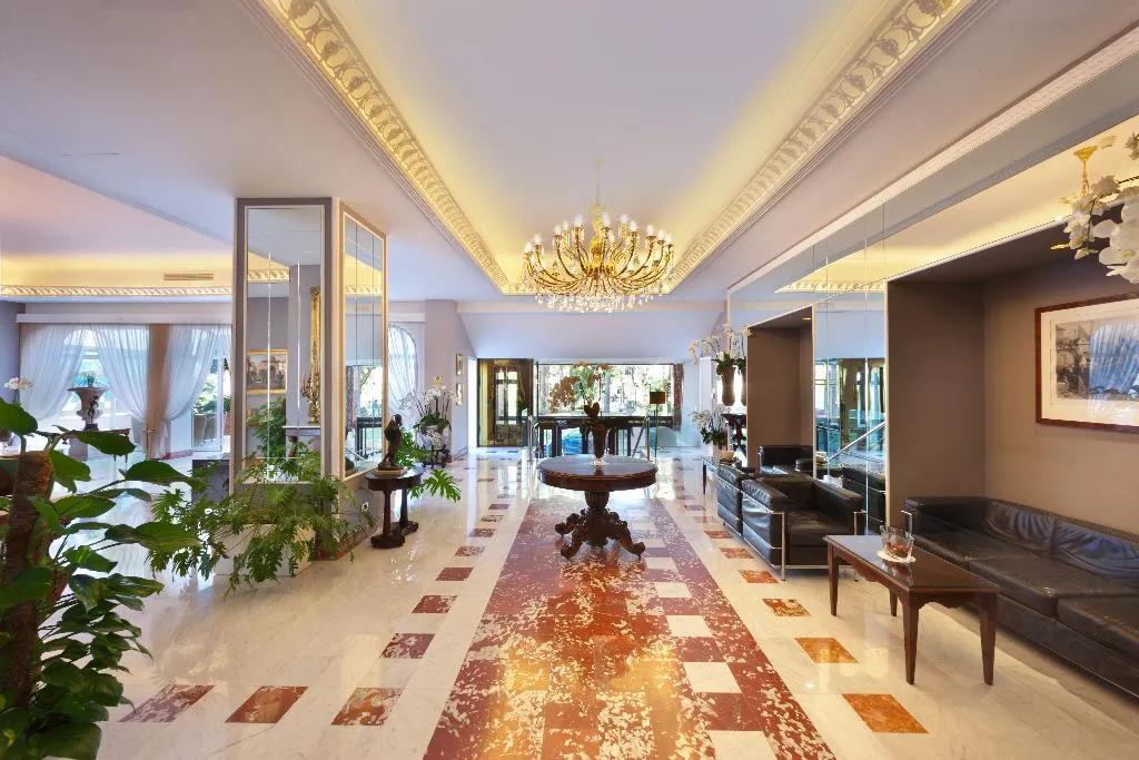 Lobby, Continental, Naples